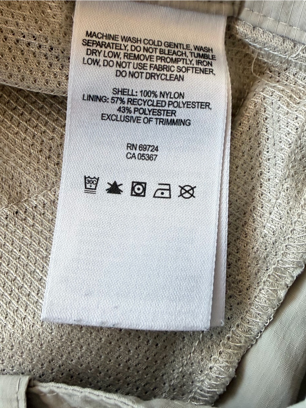 Columbia Mens Cargo Shorts Size 36 Omni Shade Hiking Outdoor in Tan Beige 36x10 - Picture 6 of 6